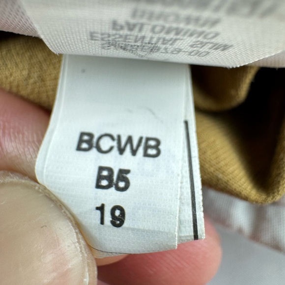 GAP Essential Khaki Slim Pants - Picture 9 of 9